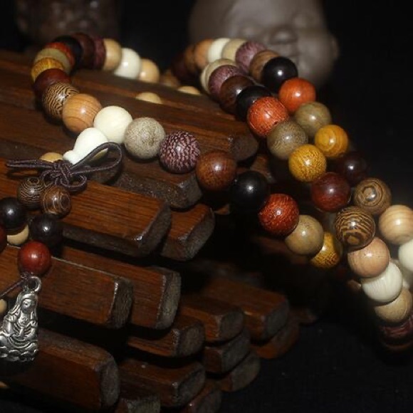 Mixed color sandalwood Meditation mala - Picture 3 of 3